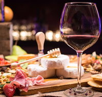 Full-Day Gourmet Wine Tour with Pick Up and Lunch - Accommodation Main Beach