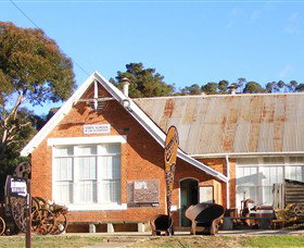 Eldorado VIC Accommodation Main Beach