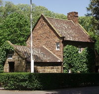 Cooks' Cottage - Accommodation Main Beach