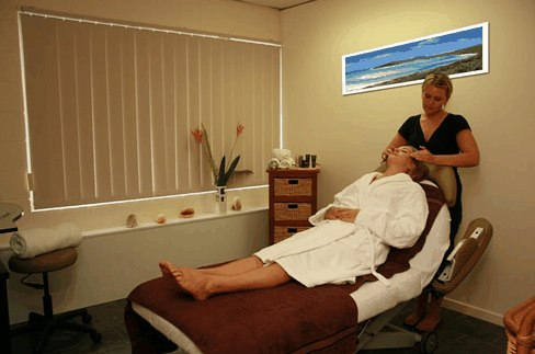 Spa Allure - Accommodation Main Beach 4