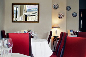 Le Petit Bourgeois - Accommodation Main Beach 0