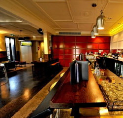 Golden Gate Hotel - Accommodation Main Beach 0