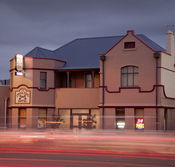 Cross Keys Hotel - Accommodation Main Beach