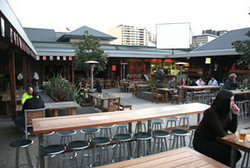 Albion Hotel - Accommodation Main Beach 1