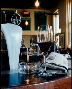 Exeter Hotel - Accommodation Main Beach 1