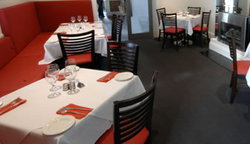 Bushman Hotel - Accommodation Main Beach 1