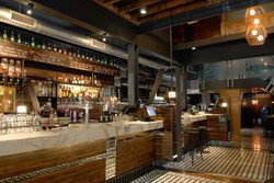 Temperance Hotel - Accommodation Main Beach 1