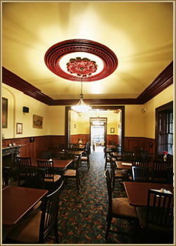 Macquarie Arms Hotel - Accommodation Main Beach 2