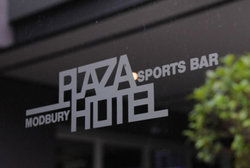 Modbury Plaza Hotel - Accommodation Main Beach 2