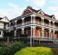 Old England Hotel - Accommodation Main Beach