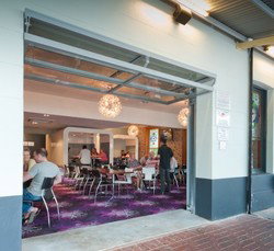 Arab Steed Hotel - Accommodation Main Beach 3