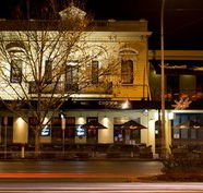 Crown and Sceptre Hotel - Accommodation Main Beach