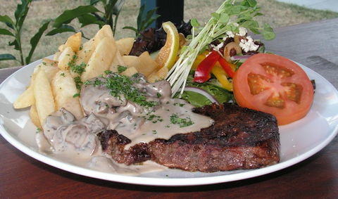 Fairways Tavern - Accommodation Main Beach 1