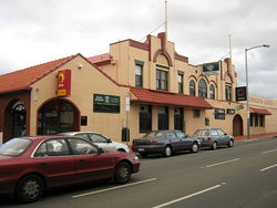 Cooley's Hotel - Accommodation Main Beach 0