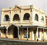 Empire Hotel - Accommodation Main Beach