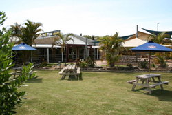 Moonee Beach Tavern - Accommodation Main Beach 0