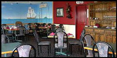 Schooners Bar & Grill - Accommodation Main Beach 1