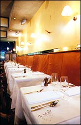 Racecourse Hotel - Accommodation Main Beach 1