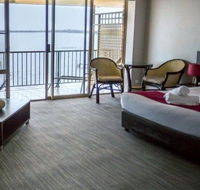 The Beachcomber Hotel - Accommodation Main Beach