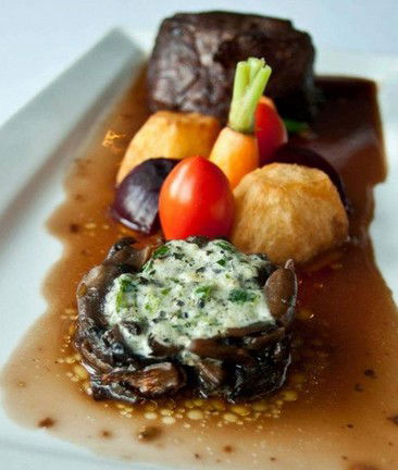 Aqua Linea Restaurant - Accommodation Main Beach 4