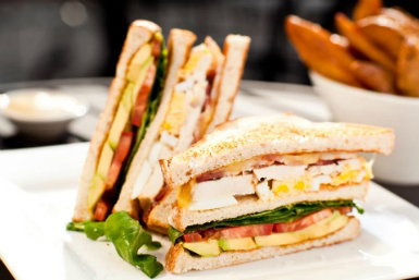  Accommodation Main Beach