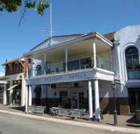 Mount Pleasant Hotel - Accommodation Main Beach