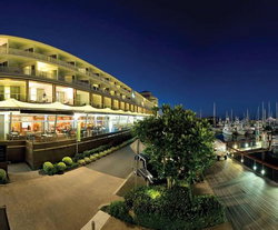 B - Accommodation Main Beach 0