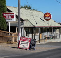 Old Hepburn Hotel - Accommodation Main Beach