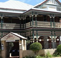 Julios - Accommodation Main Beach