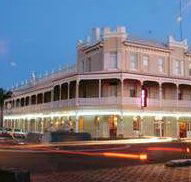 The Rose Hotel - Lounge Bar - Accommodation Main Beach