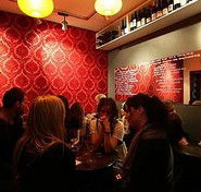 Shop and Wine Bar - Accommodation Main Beach