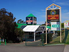 Oaks Hotel - Accommodation Main Beach 1