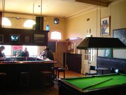 Leura Hotel - Accommodation Main Beach 1