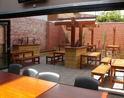 Union Hotel - Accommodation Main Beach 2