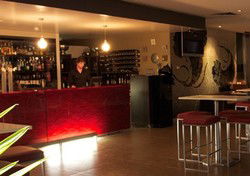 Metro Bar And Bistro - Accommodation Main Beach 2