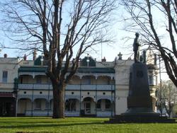 Leura Hotel - Accommodation Main Beach 3