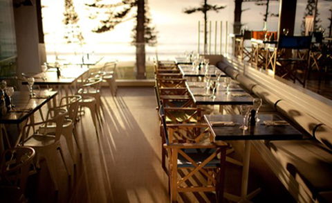 Deck Bar And Dining - Accommodation Main Beach 1