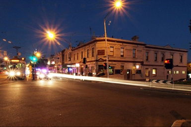 Three Crowns Hotel - Accommodation Main Beach 0