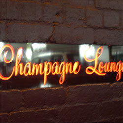 Champagne Lounge - Accommodation Main Beach 0