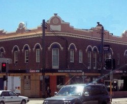 Bald Faced Stag - Accommodation Main Beach 1