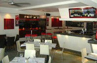 Red On Thomas - Accommodation Main Beach 4