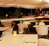 Cafe Fresh Lounge Bar  Shinsen Restaurant - Accommodation Main Beach