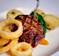 Grumpys Barefoot Bar Steak  Seafood Grill - Accommodation Main Beach
