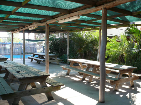 Jambin Hotel-Motel - Accommodation Main Beach 3