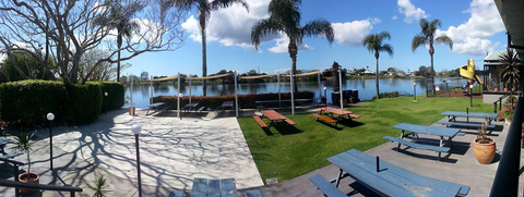 Smithtown Riverview Hotel - Accommodation Main Beach 2