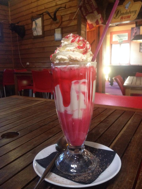 The Caves Country Pub - Accommodation Main Beach 3