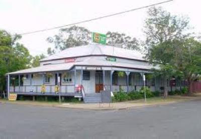 The Caves Country Pub - Accommodation Main Beach 4