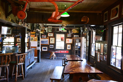 The Pub With No Beer - Accommodation Main Beach 1