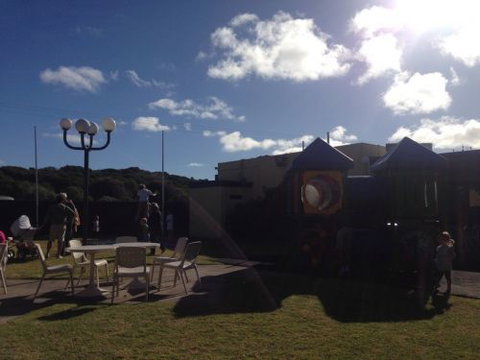 Ocean Grove Hotel - Accommodation Main Beach 1