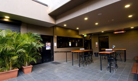 Blackbutt Inn - Accommodation Main Beach 2